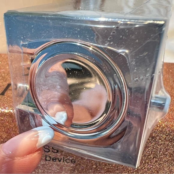 PRAI BEAUTY Ageless Throat Ionic Serum. New and Unopened. - Picture 2 of 2